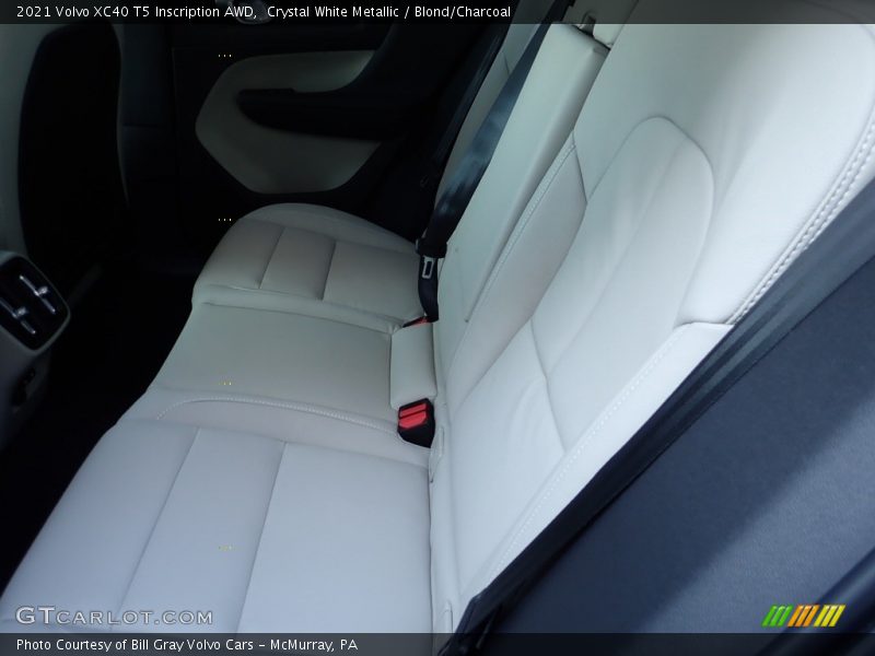 Crystal White Metallic / Blond/Charcoal 2021 Volvo XC40 T5 Inscription AWD