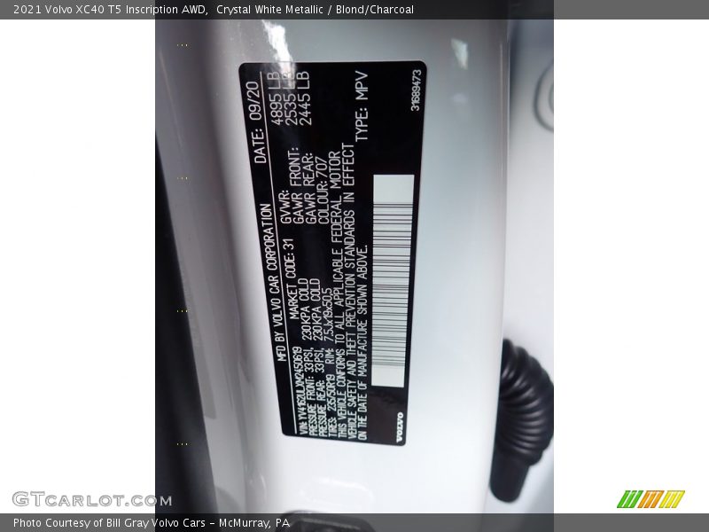 Crystal White Metallic / Blond/Charcoal 2021 Volvo XC40 T5 Inscription AWD