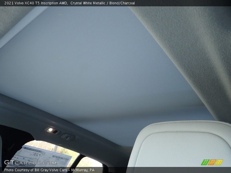 Crystal White Metallic / Blond/Charcoal 2021 Volvo XC40 T5 Inscription AWD