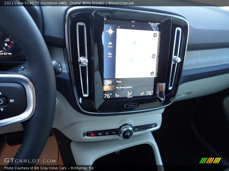 Crystal White Metallic / Blond/Charcoal 2021 Volvo XC40 T5 Inscription AWD