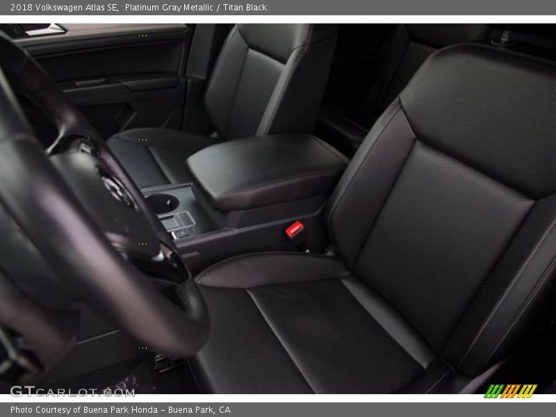 Platinum Gray Metallic / Titan Black 2018 Volkswagen Atlas SE