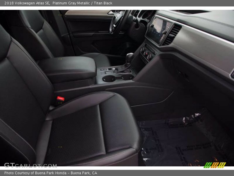 Platinum Gray Metallic / Titan Black 2018 Volkswagen Atlas SE