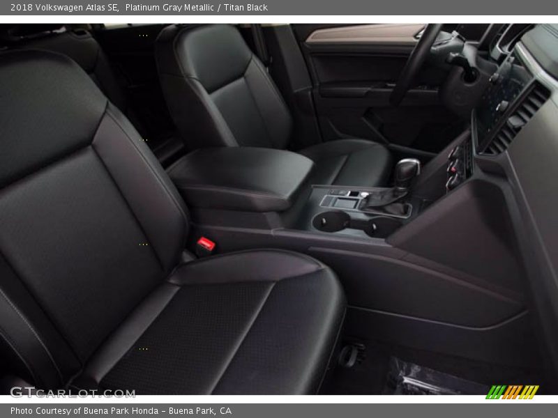 Platinum Gray Metallic / Titan Black 2018 Volkswagen Atlas SE