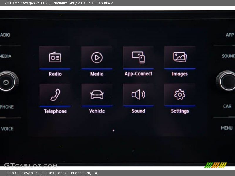 Platinum Gray Metallic / Titan Black 2018 Volkswagen Atlas SE