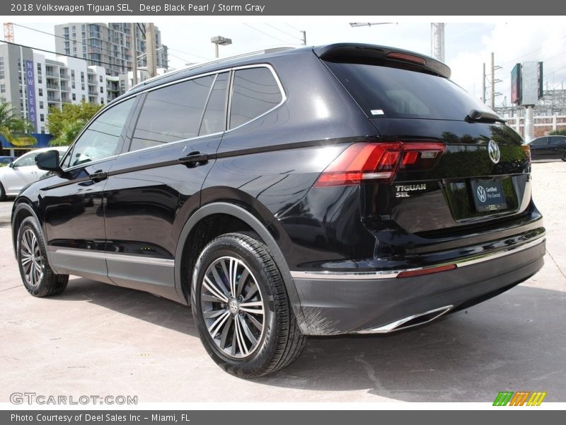 Deep Black Pearl / Storm Gray 2018 Volkswagen Tiguan SEL
