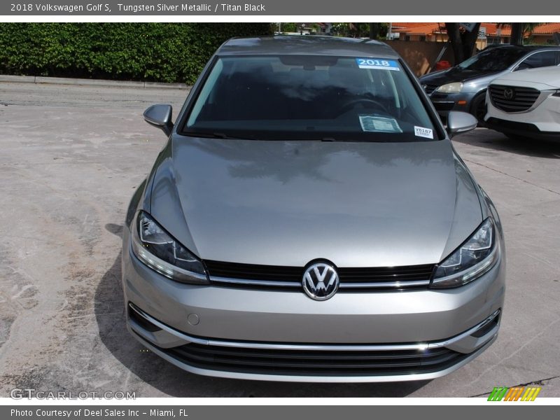 Tungsten Silver Metallic / Titan Black 2018 Volkswagen Golf S
