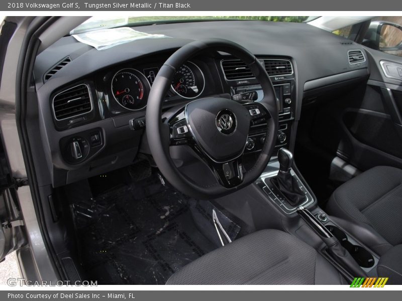 Tungsten Silver Metallic / Titan Black 2018 Volkswagen Golf S
