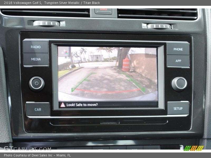 Tungsten Silver Metallic / Titan Black 2018 Volkswagen Golf S