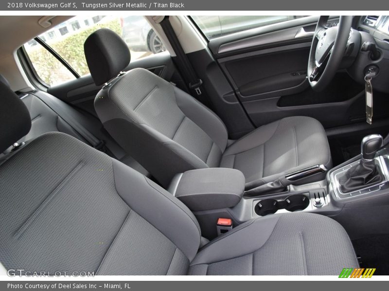 Tungsten Silver Metallic / Titan Black 2018 Volkswagen Golf S