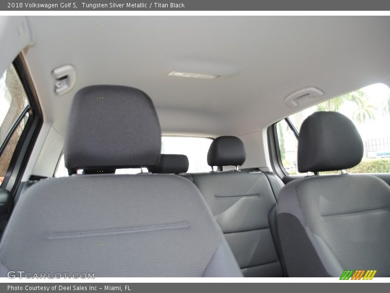 Tungsten Silver Metallic / Titan Black 2018 Volkswagen Golf S