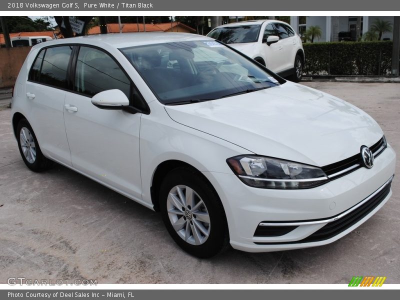 Pure White / Titan Black 2018 Volkswagen Golf S
