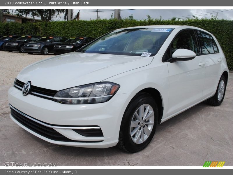 Pure White / Titan Black 2018 Volkswagen Golf S