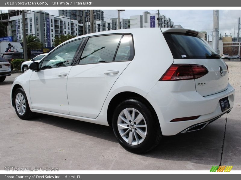 Pure White / Titan Black 2018 Volkswagen Golf S