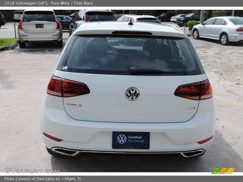 Pure White / Titan Black 2018 Volkswagen Golf S