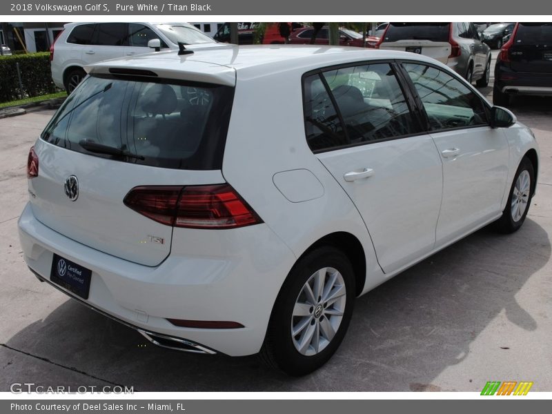 Pure White / Titan Black 2018 Volkswagen Golf S