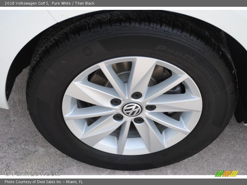 Pure White / Titan Black 2018 Volkswagen Golf S