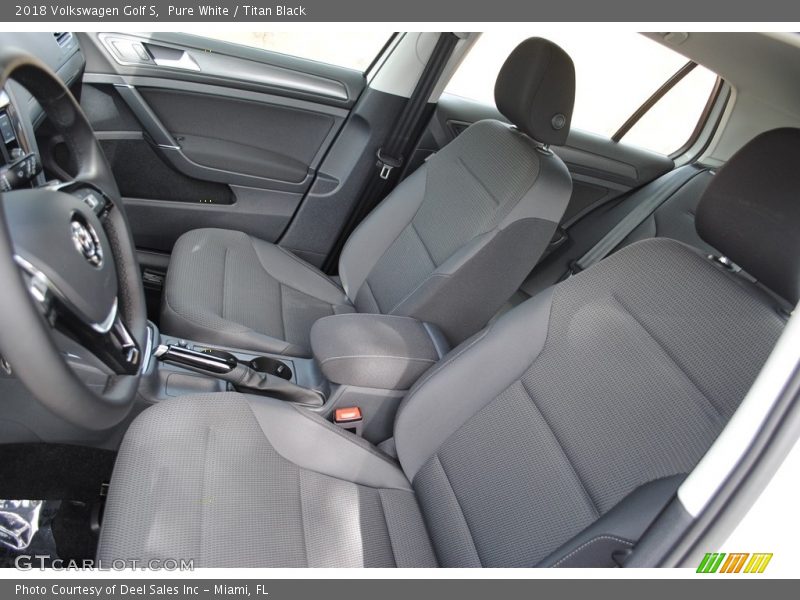 Pure White / Titan Black 2018 Volkswagen Golf S