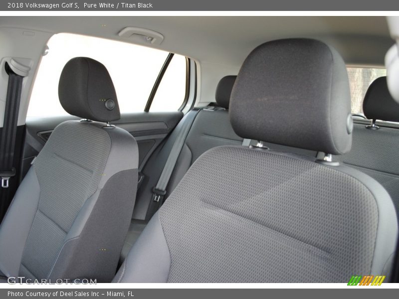 Pure White / Titan Black 2018 Volkswagen Golf S
