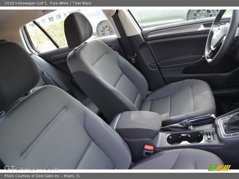 Pure White / Titan Black 2018 Volkswagen Golf S