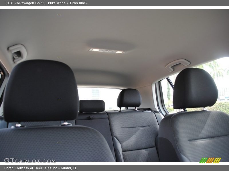 Pure White / Titan Black 2018 Volkswagen Golf S