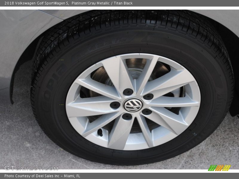 Platinum Gray Metallic / Titan Black 2018 Volkswagen Golf SportWagen S