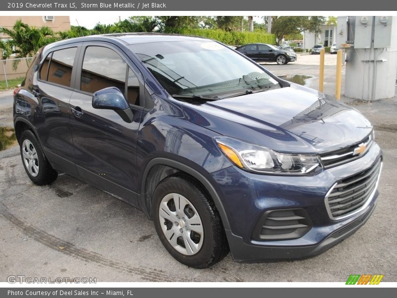 Front 3/4 View of 2019 Trax LS