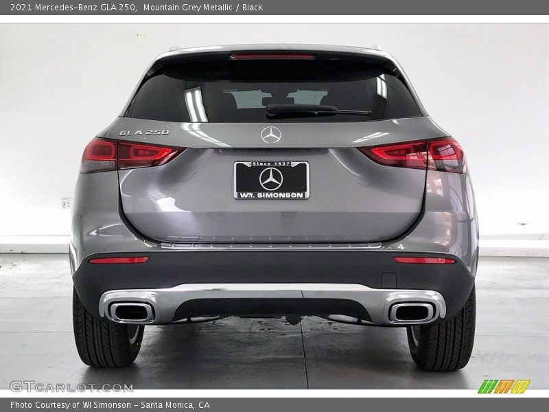 Mountain Grey Metallic / Black 2021 Mercedes-Benz GLA 250