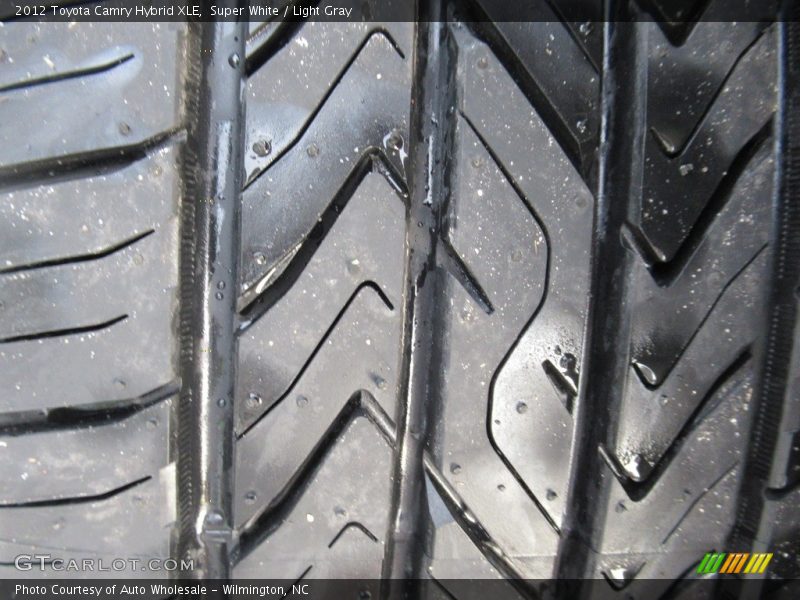 Super White / Light Gray 2012 Toyota Camry Hybrid XLE