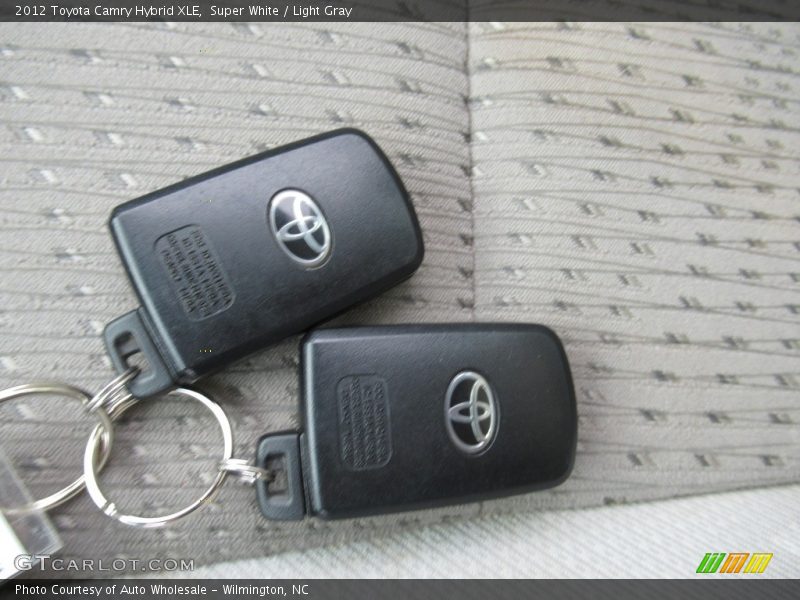 Super White / Light Gray 2012 Toyota Camry Hybrid XLE