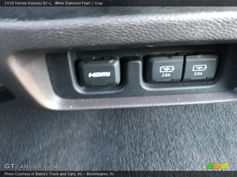 White Diamond Pearl / Gray 2018 Honda Odyssey EX-L
