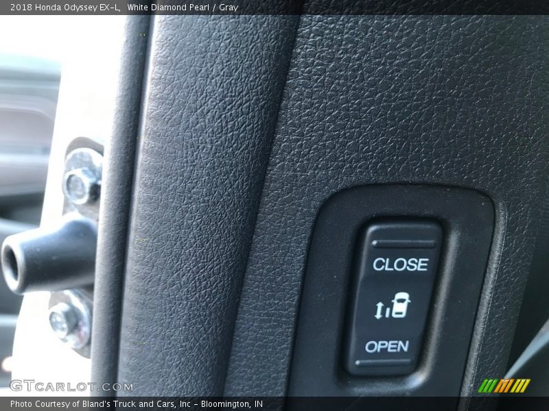 White Diamond Pearl / Gray 2018 Honda Odyssey EX-L