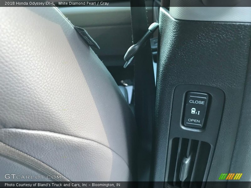White Diamond Pearl / Gray 2018 Honda Odyssey EX-L
