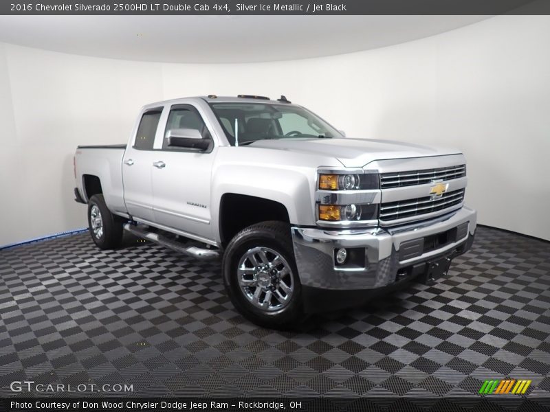 Front 3/4 View of 2016 Silverado 2500HD LT Double Cab 4x4