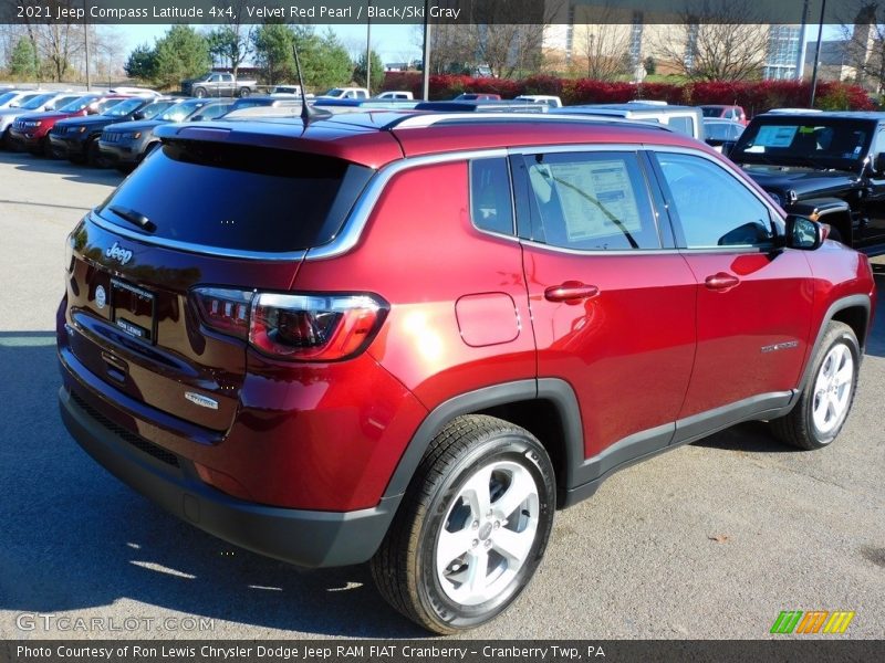 Velvet Red Pearl / Black/Ski Gray 2021 Jeep Compass Latitude 4x4