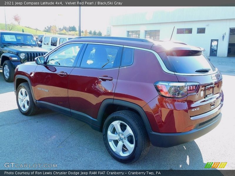 Velvet Red Pearl / Black/Ski Gray 2021 Jeep Compass Latitude 4x4