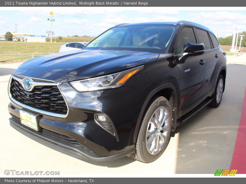 Front 3/4 View of 2021 Highlander Hybrid Limited