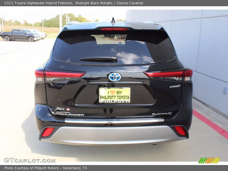 Midnight Black Metallic / Glazed Caramel 2021 Toyota Highlander Hybrid Platinum