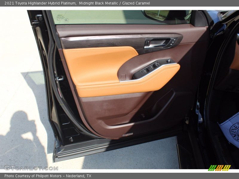 Midnight Black Metallic / Glazed Caramel 2021 Toyota Highlander Hybrid Platinum