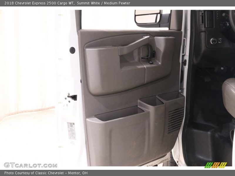 Summit White / Medium Pewter 2018 Chevrolet Express 2500 Cargo WT