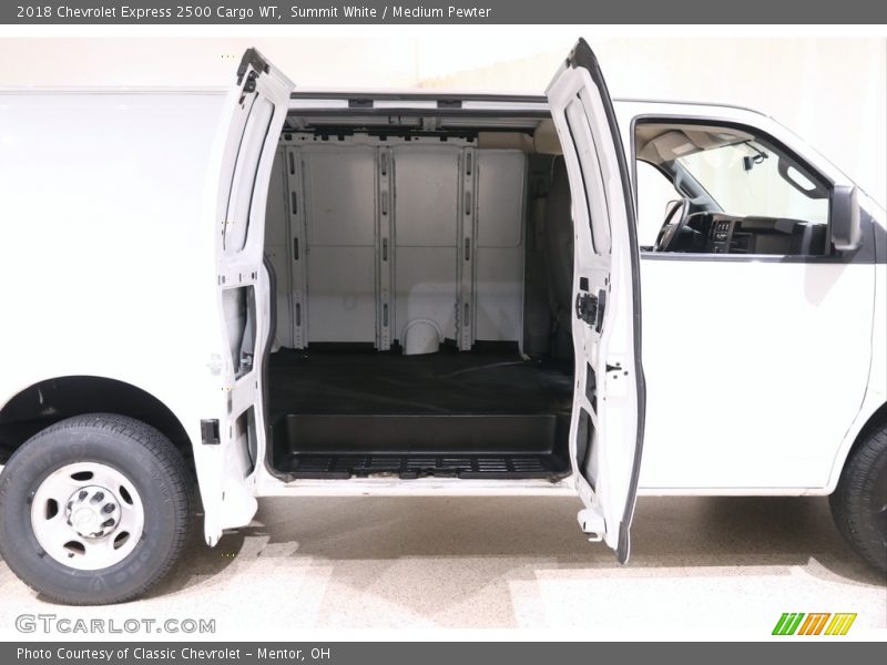 Summit White / Medium Pewter 2018 Chevrolet Express 2500 Cargo WT