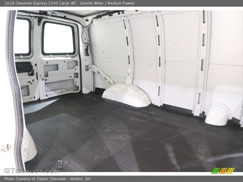 Summit White / Medium Pewter 2018 Chevrolet Express 2500 Cargo WT