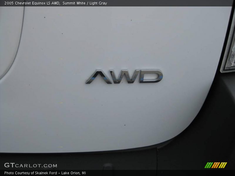 Summit White / Light Gray 2005 Chevrolet Equinox LS AWD
