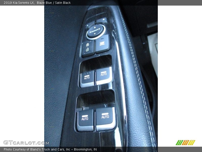 Blaze Blue / Satin Black 2019 Kia Sorento LX