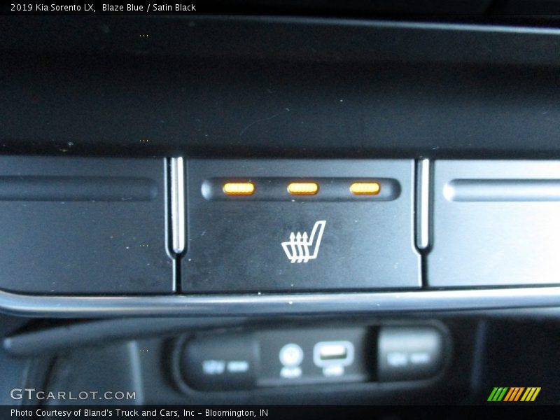 Blaze Blue / Satin Black 2019 Kia Sorento LX