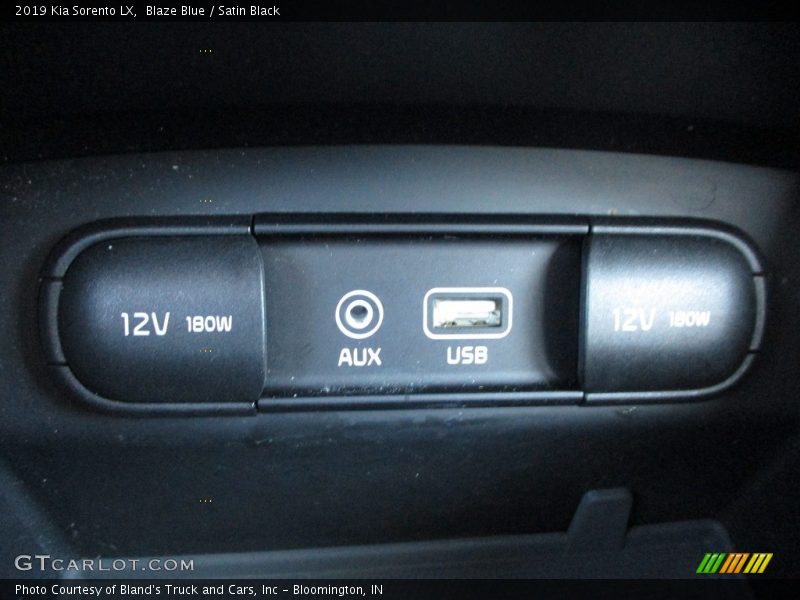 Blaze Blue / Satin Black 2019 Kia Sorento LX