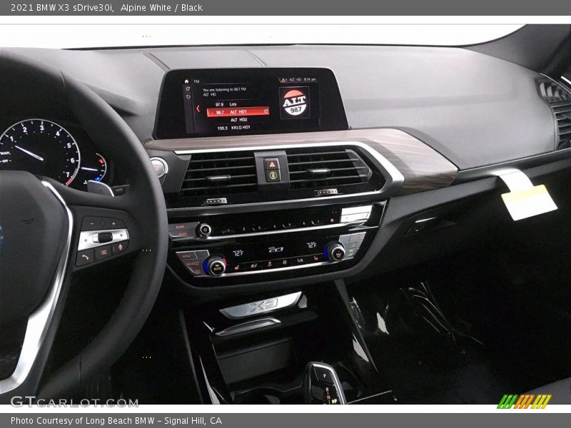 Alpine White / Black 2021 BMW X3 sDrive30i