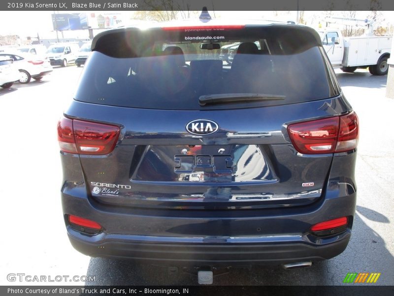 Blaze Blue / Satin Black 2019 Kia Sorento LX