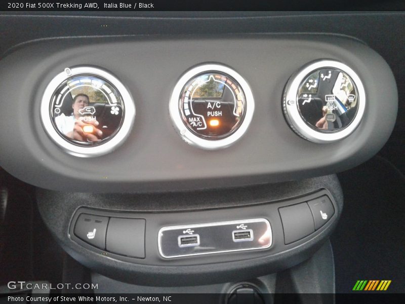 Controls of 2020 500X Trekking AWD