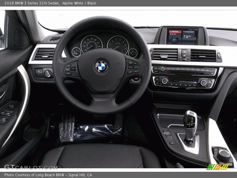 Alpine White / Black 2018 BMW 3 Series 320i Sedan