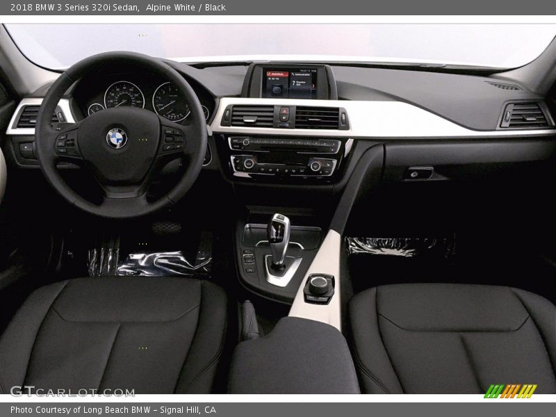 Alpine White / Black 2018 BMW 3 Series 320i Sedan